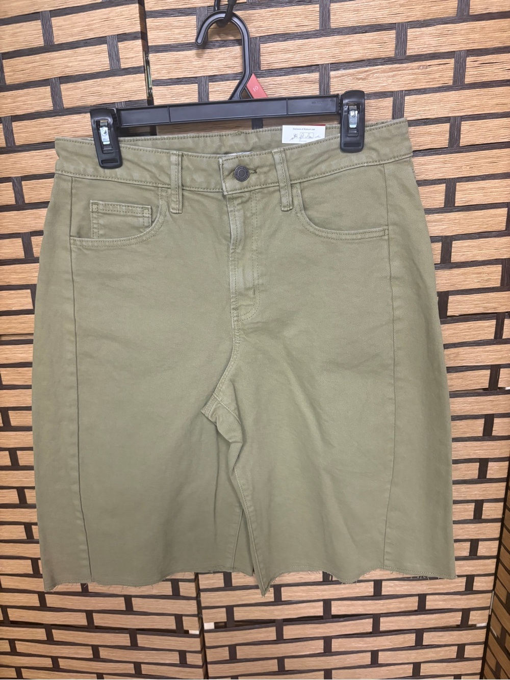 Time and tru green High rise barrel Bermuda shorts size 10
